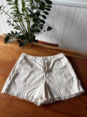 Women's Cream Embroidered Frayed-Hem Shorts